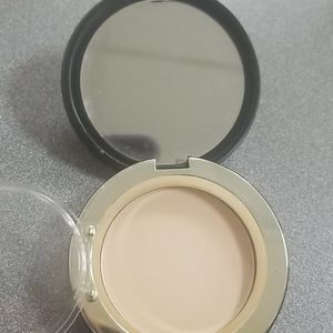 Younique Pressed Powder Mineral Foundation